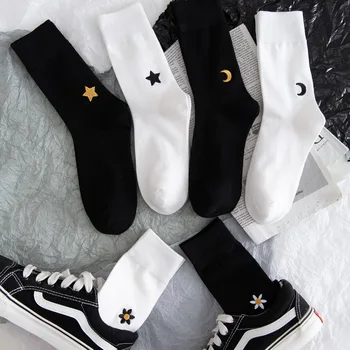 Новые хлопчатобумажные Носки Унисекс с вышивкой Moon Star В стиле Харадзюку, Черно-белые Вязаные Повседневные Модные Носки для пар, скейтбордистов