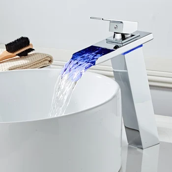 Светодиодный кран с водопадом в ванной. Латунный кран с водопадом на высокой раковине. Смеситель для ванной комнаты, установленный на бортике, смеситель для раковины