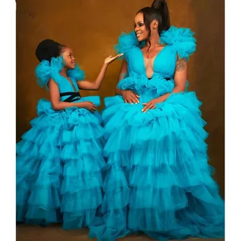 Синие платья для мамы и дочки из тюля с оборками для вечеринки по случаю Дня рождения, длинные бальные платья с пышными цветами для девочек